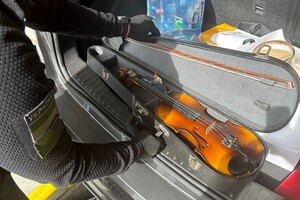 Львів'янка намагалася вивезти з України старовинну скрипку Страдіварі  (фото)