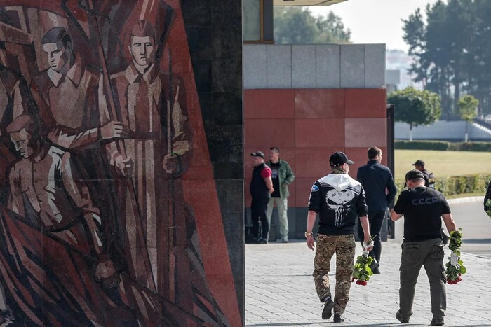 На головному військовому кладовищі Росії закінчуються місця: усі зайняли «герої спецоперації»