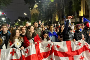Протести у Грузії: сотні людей рушили ходою від парламенту до офісу «Грузинської мрії» 