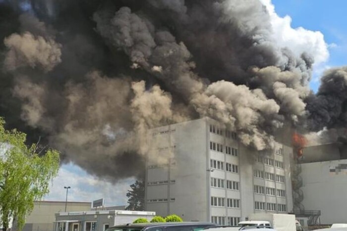 У Берліні третю добу триває пожежа на заводі, який постачає системи ППО для України