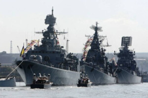 Севастополь: окупанти підтоплюють баржі для захисту залишків власних суден (відео)