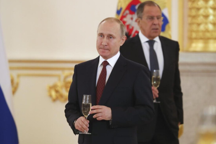Уряд Росії піде у відставку після інавгурації Путіна