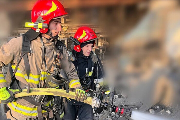 Рятувальники загасили пожежі на Вінниччині та Франківщині, які виникли після атаки РФ  (фото)