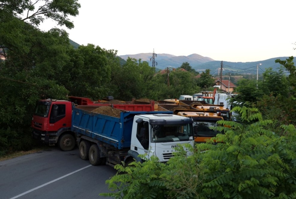 У Косово місцеві серби заблокували дороги до Сербії