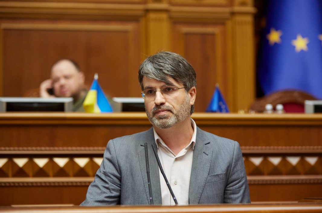 Адвокат активістів Революції Гідності Роман Маселко на трибуні парламенту