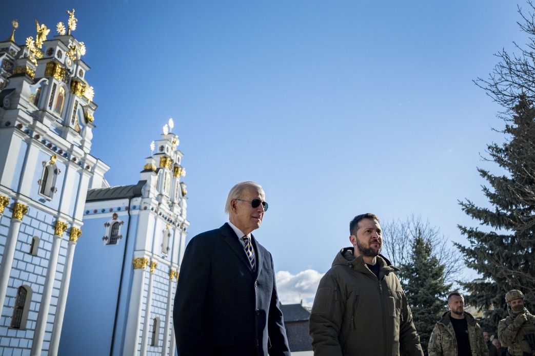Présidents près de la cathédrale Saint-Michel au cœur de Kiev