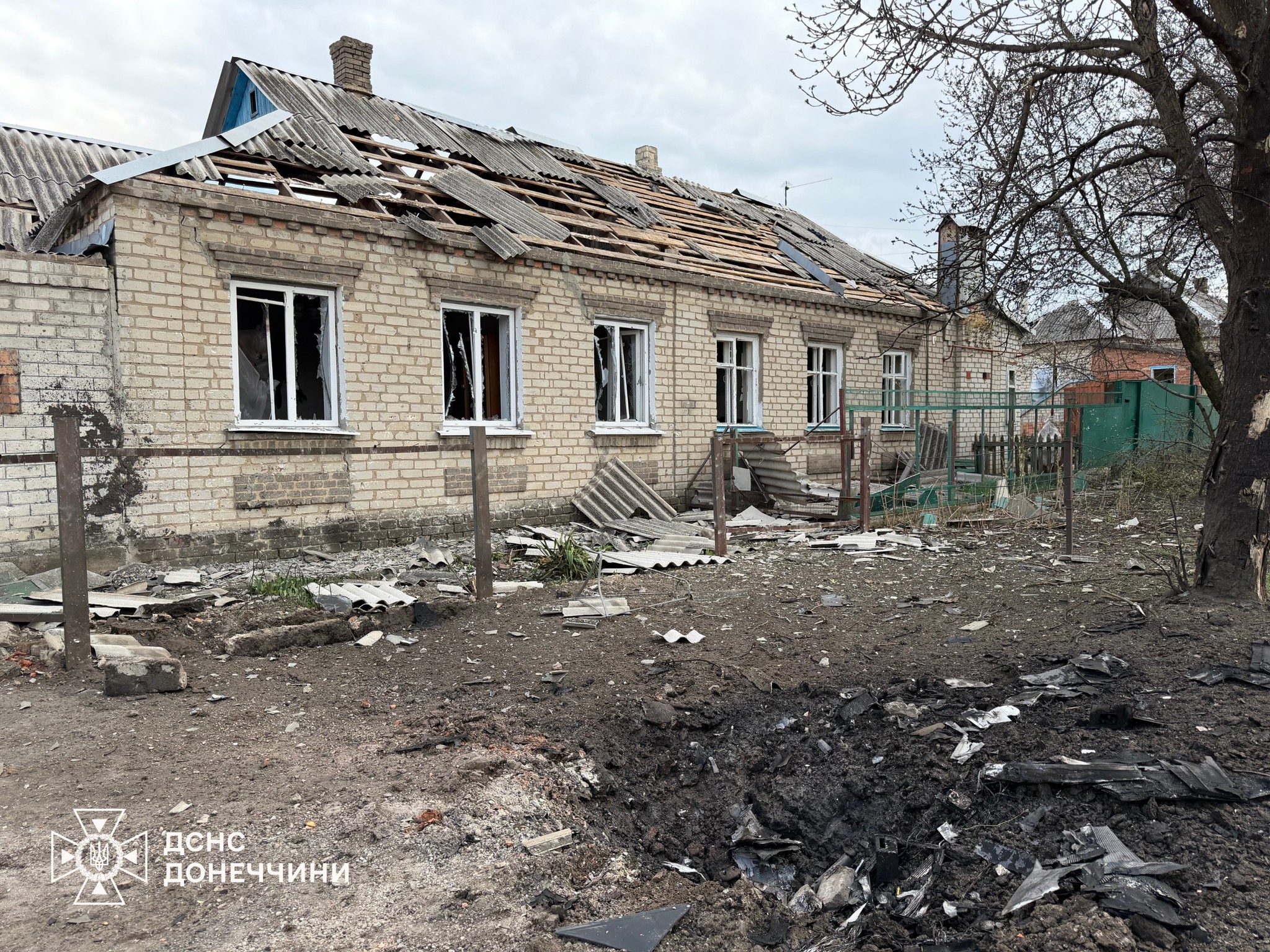 Ворог атакував дронами Краматорськ: є поранені (фото) фото 3