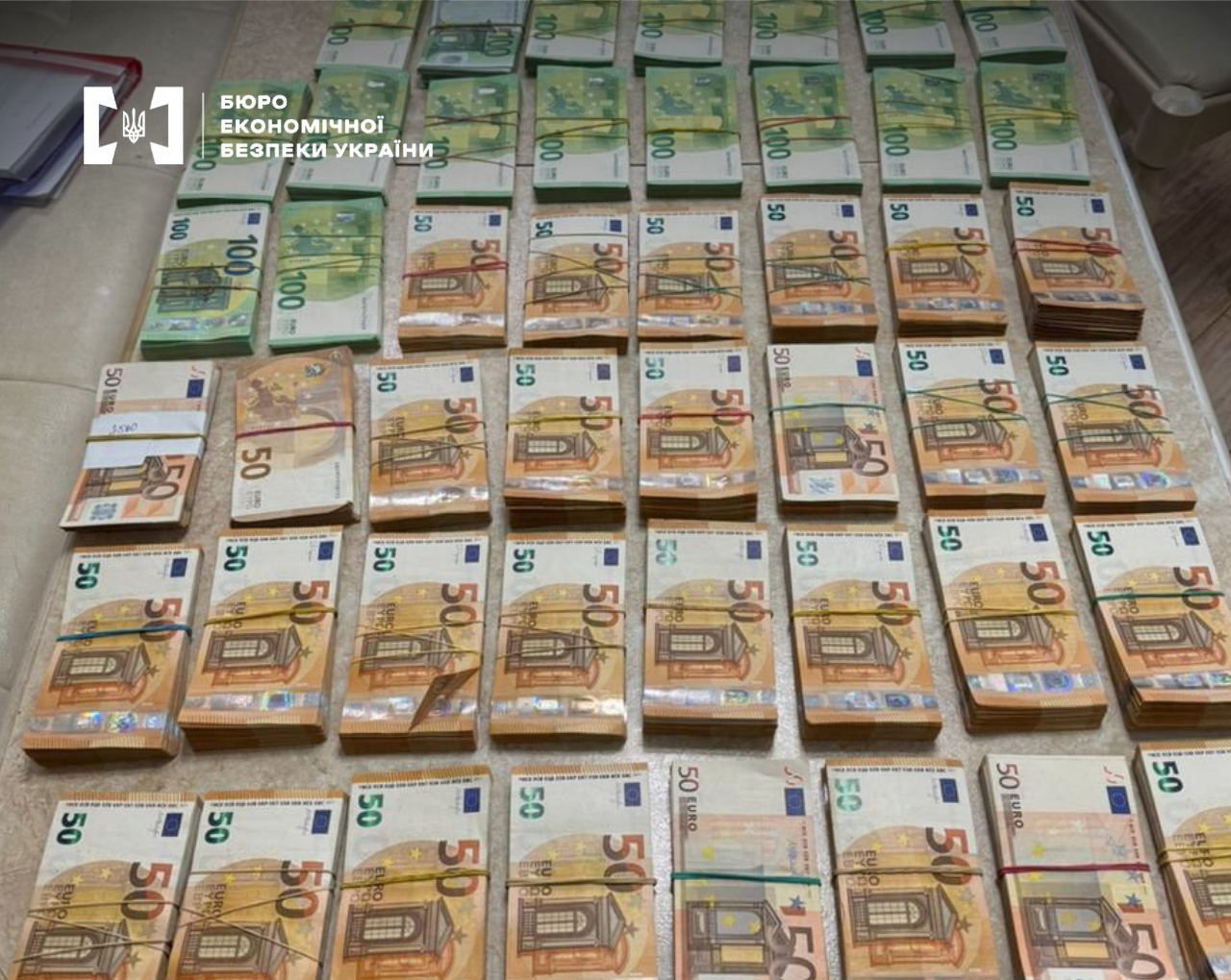 Під час обшуків вилучено понад 18 млн грн 