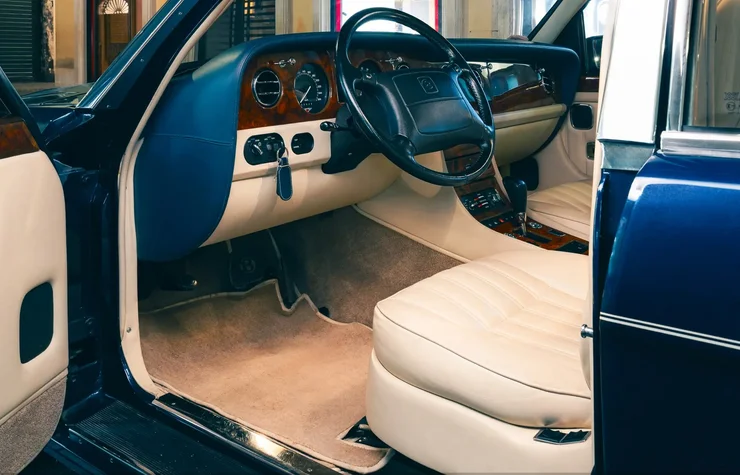 Розкішна автівка Джорджо Армані шукає свого власника: за скільки можна придбати