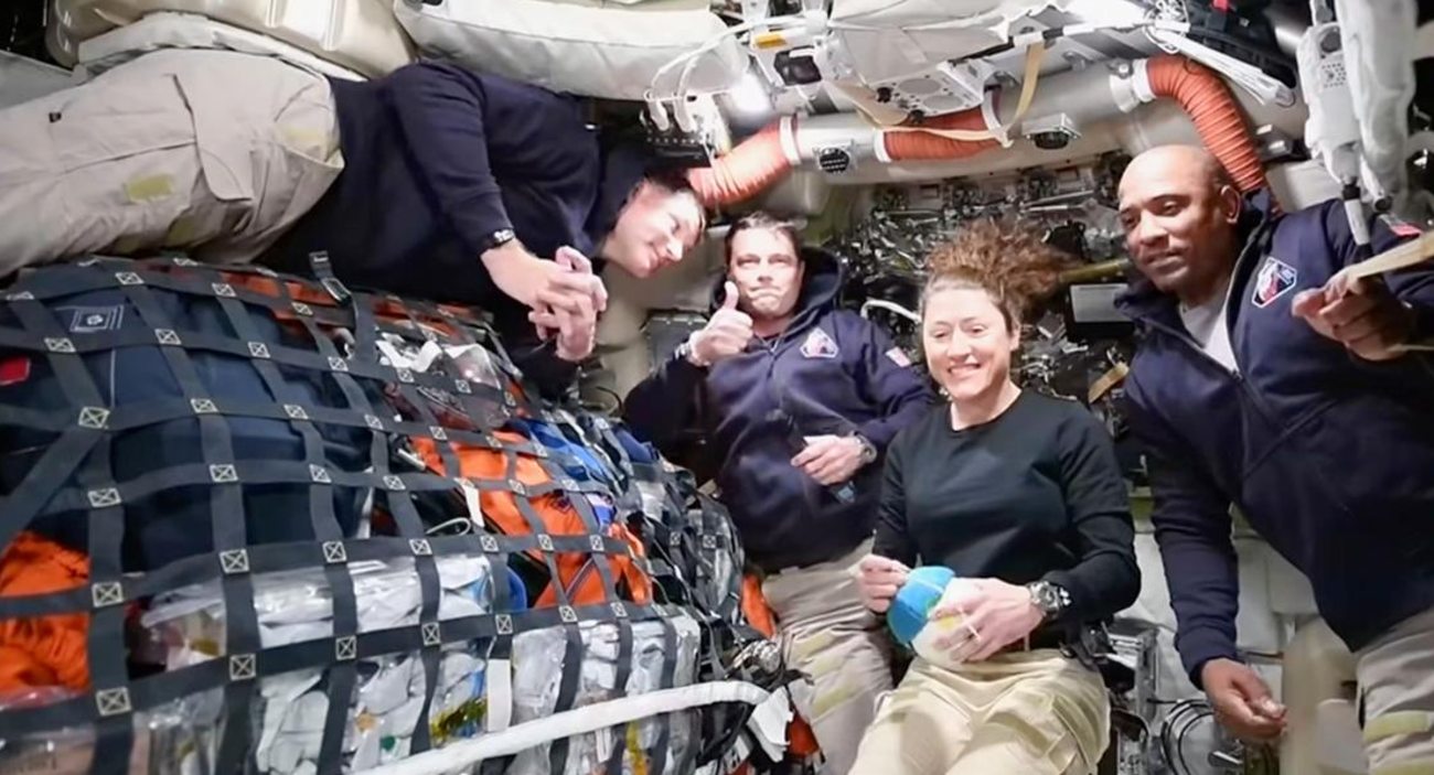 Якими побачили Землю і Місяць астронавти «Артеміди-2» фото 1