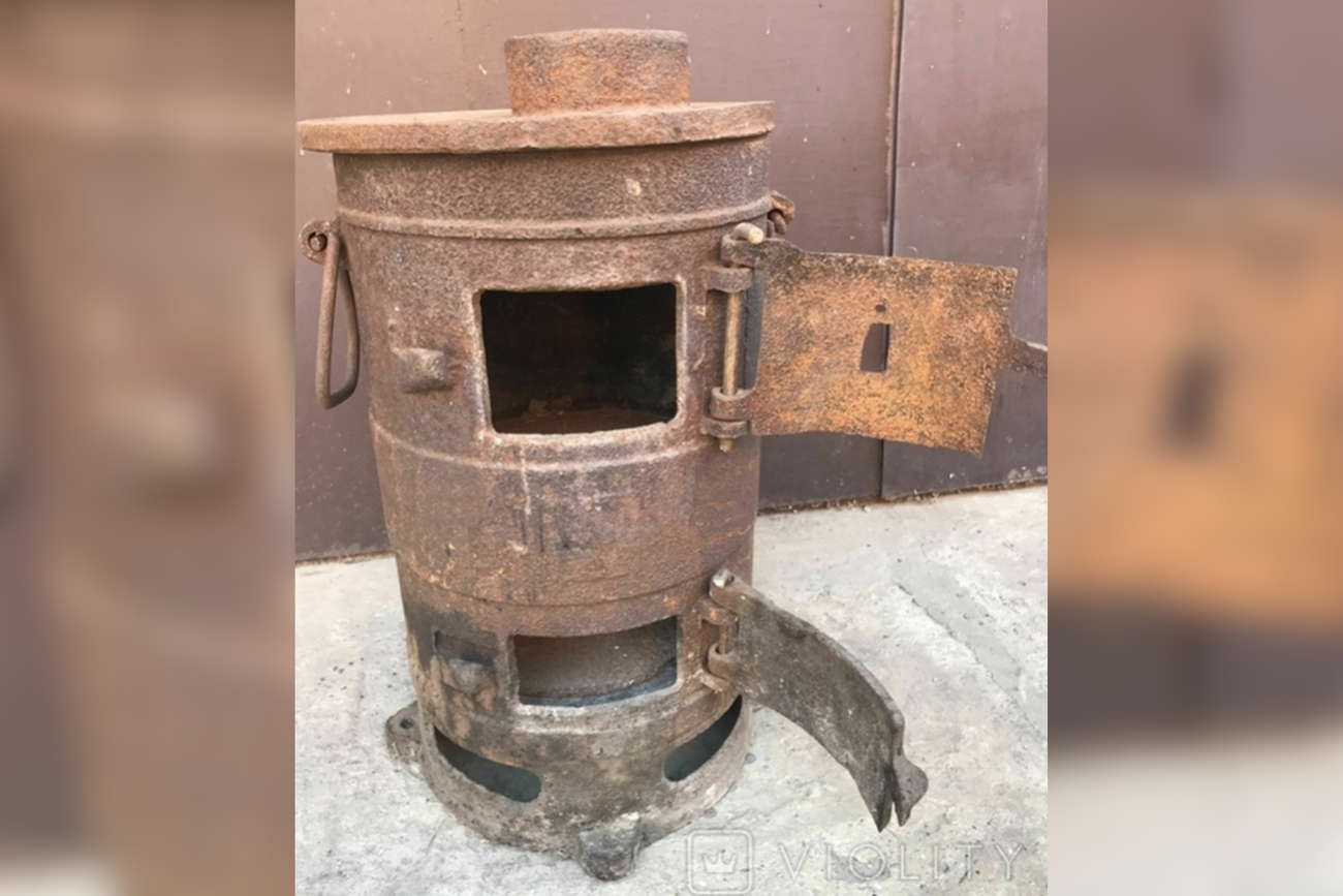 Чавунна, виготовлена в заводських умовах, «буржуйка» 1940-1950-х років