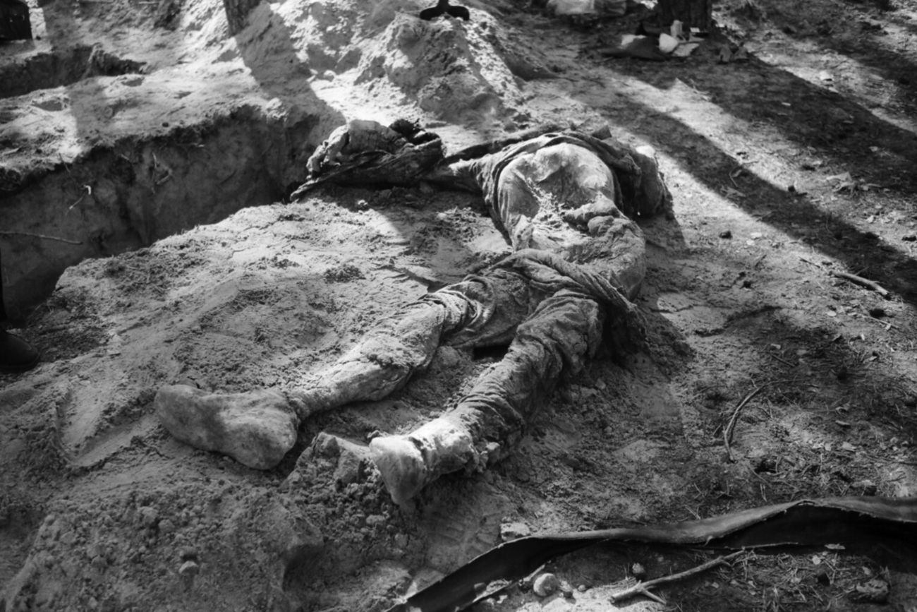 Ексгумація загиблих та вбитих росіянами військових і мешканців Ізюму. Жовтень 2022 року