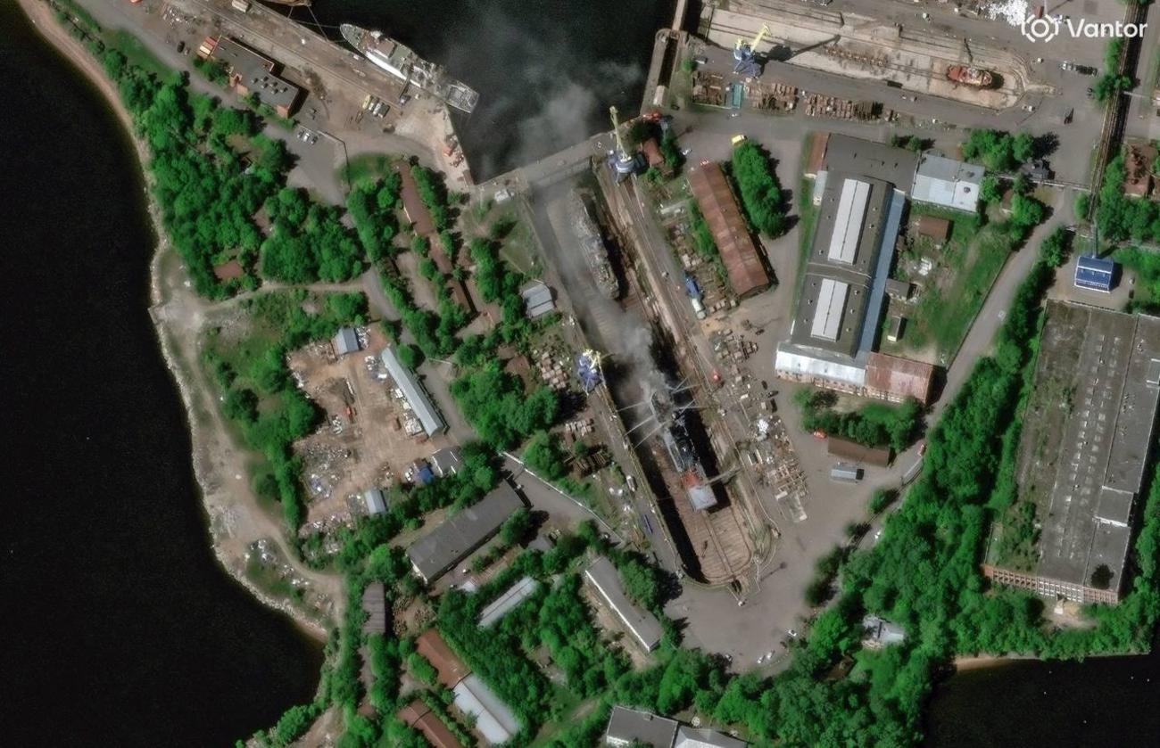 Наслідки ураження корвета «Бойкий» на супутникових знімках