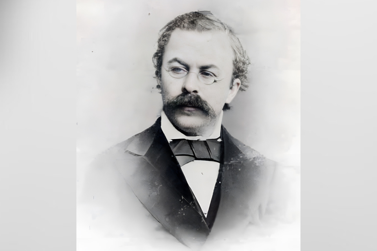 Михайло Комаров