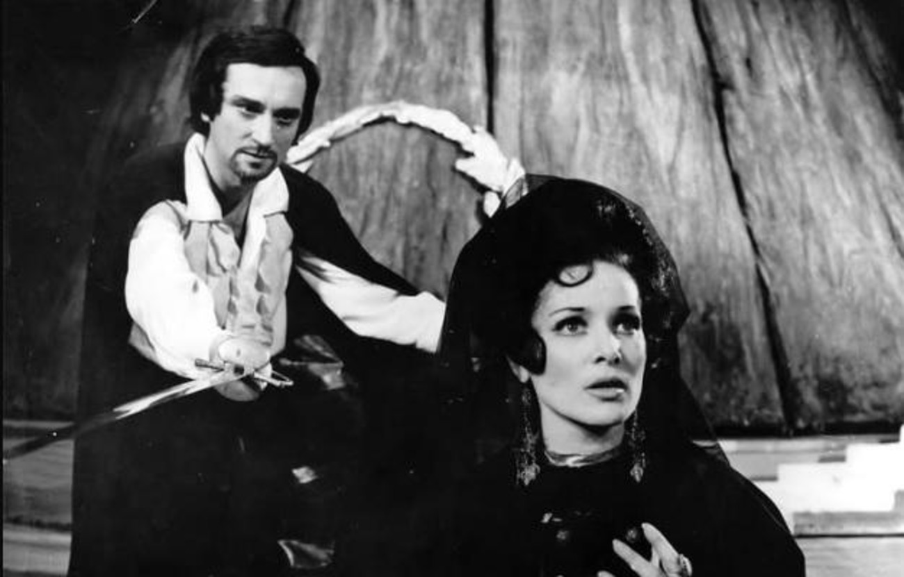 Лариса Кадирова та Богдан Ступка у «Камінному господарі»