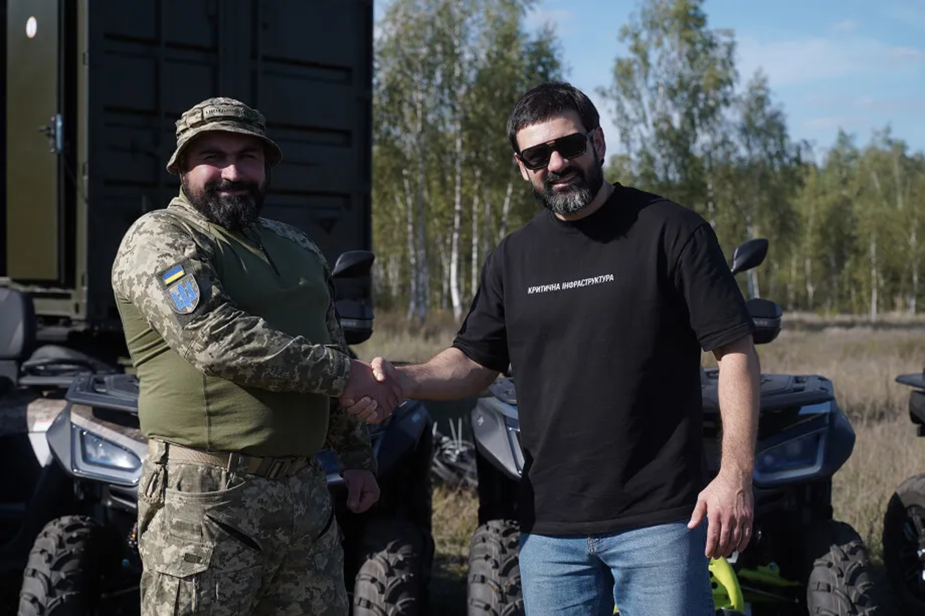 «Сталевий фронт» передав на фронт квадроцикли та мобільні лазні фото 1