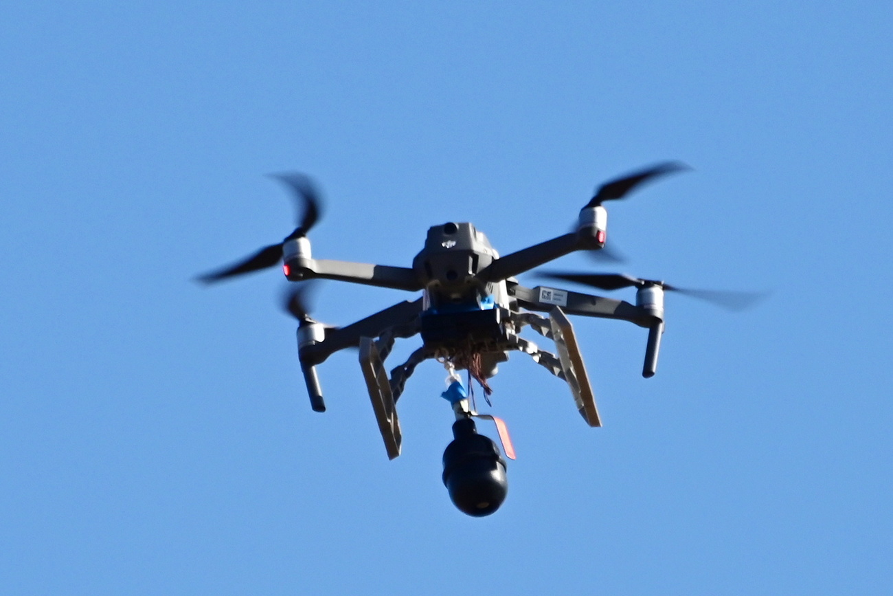 Дрон готується до скиду