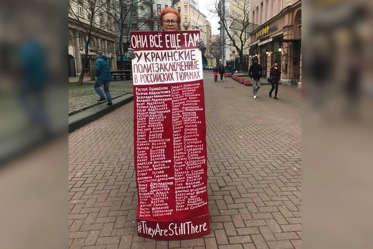 Івлєва проводить одиночний пікет у Москві на підтримку українських полонених. 2019 рік