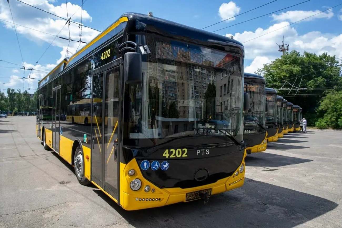 Мер Києва показав нові тролейбуси, які поставив «Політехносервіс»