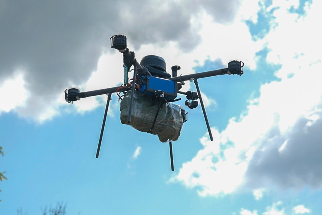 Дрон з посилкою для піхоти вирушає на «нуль»