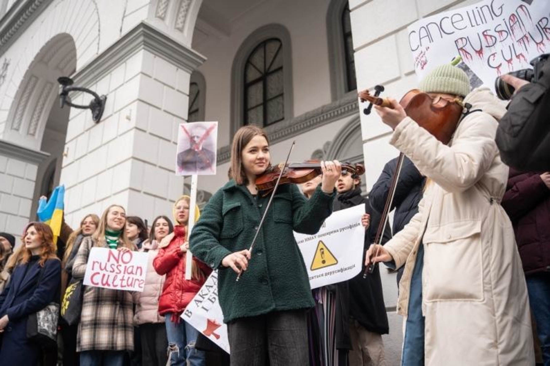 Протести молоді з вимогою перейменувати консерваторію