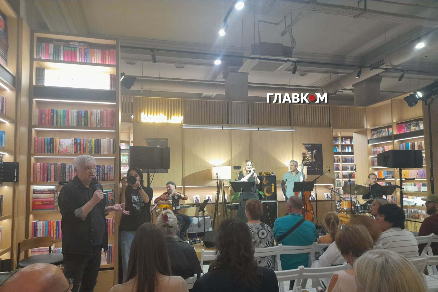  поет Микола Бровченко переконаний, що кожна талановита композиція заслуговує на нове дихання завдяки каверам