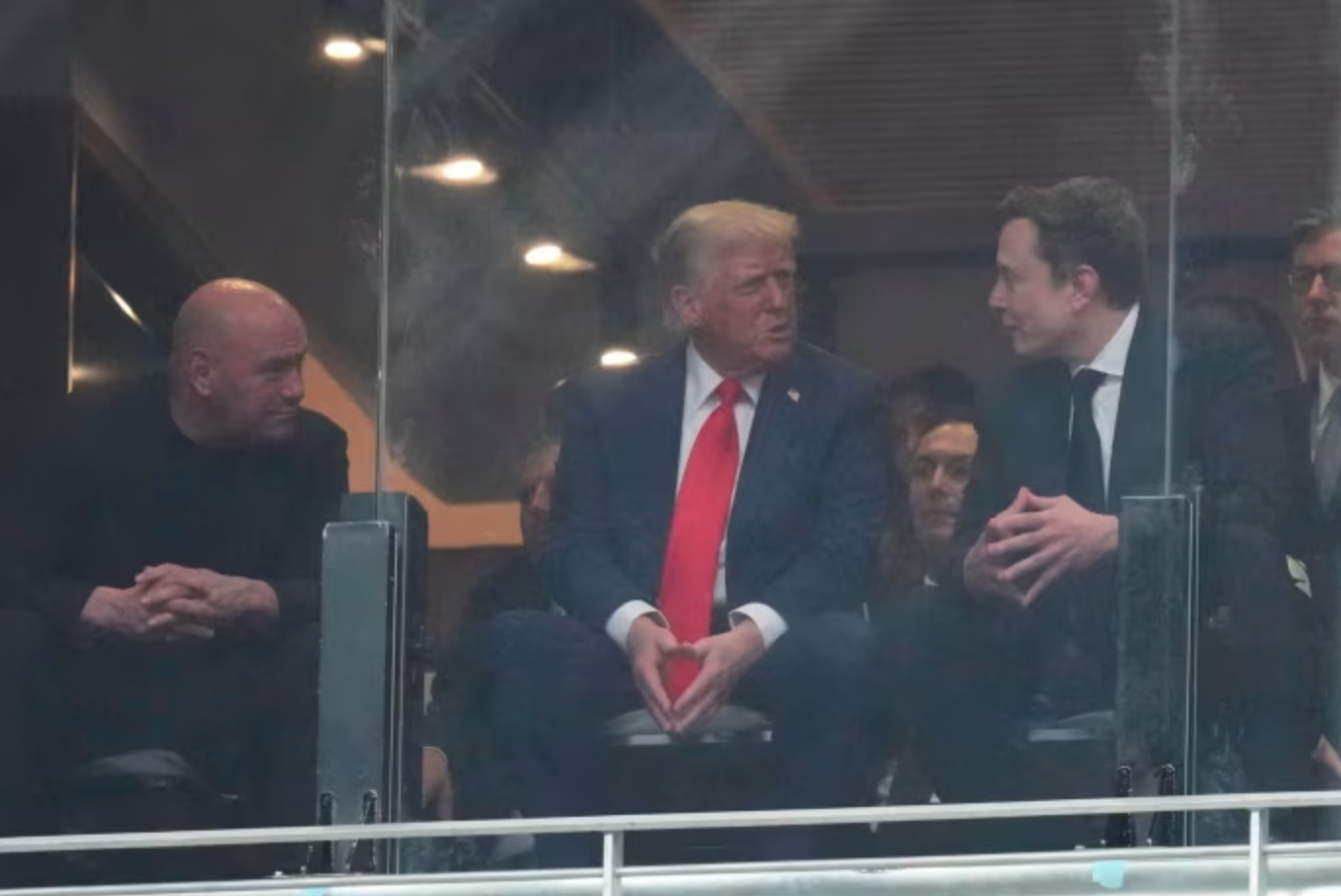 Вдова у білому та шоу на стадіоні за участю Трампа. Як пройшов похорон Чарлі Кірка фото 2