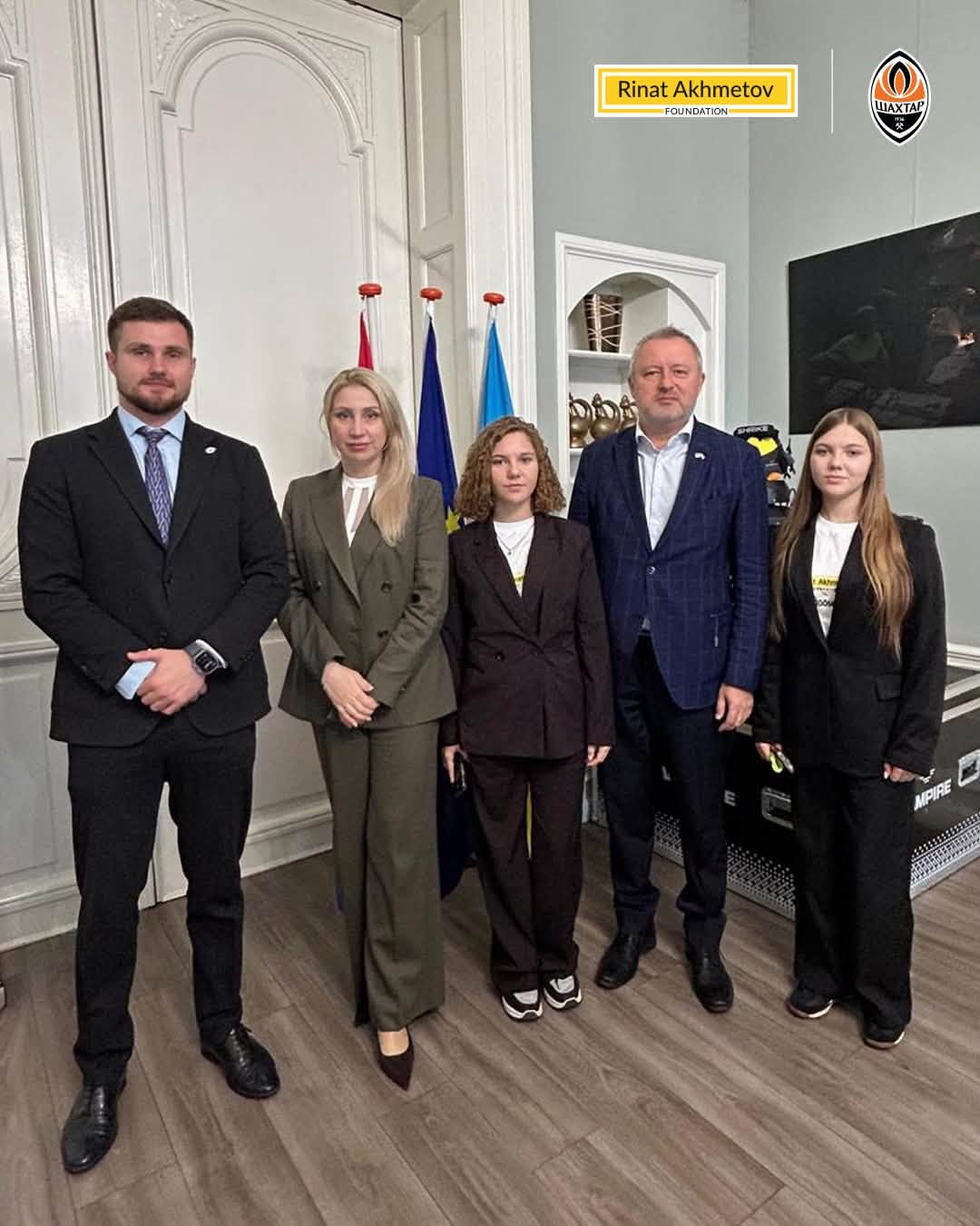 «Ми обрали Україну»: історія сестер із Донецька вразила парламент Нідерландів фото 1