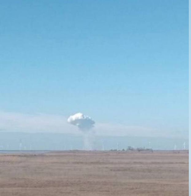 De fortes explosions ont retenti dans le nord de la Crimée (photo, ) photo 2