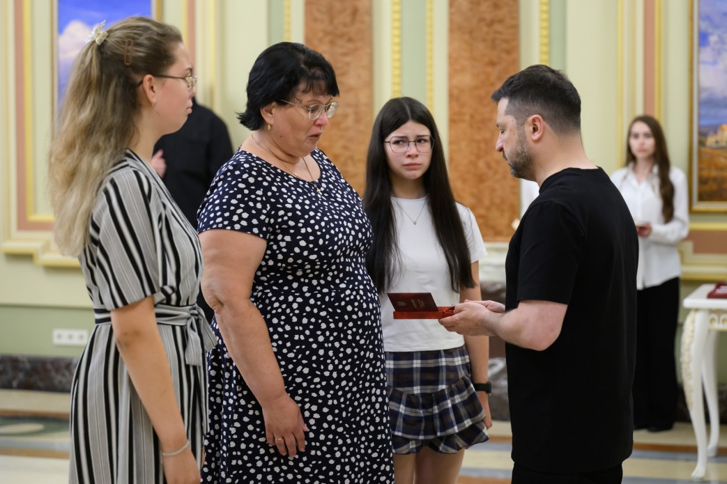 Зеленський відзначив медиків державними нагородами фото 2