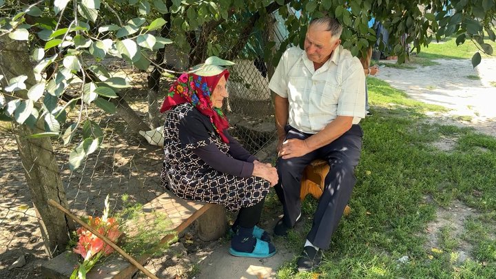 104-річна волинянка Надія Ярмолюк з сином Олексієм
