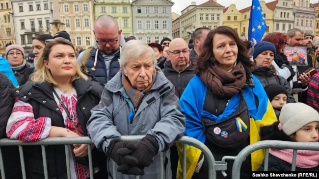 У Празі та Брюсселі відбулись багатотисячні мітинги на підтримку України фото 2