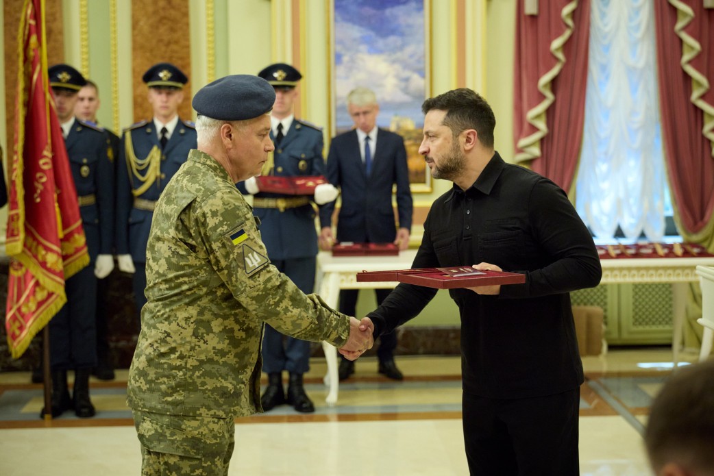 Президент привітав захисників неба зі святом фото 4