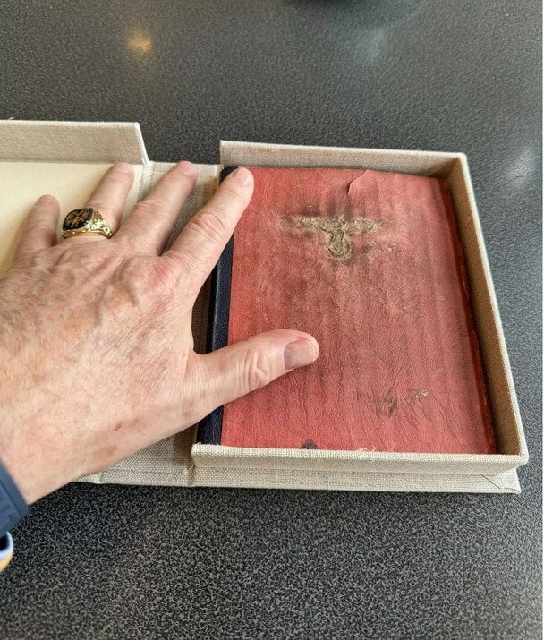 У Німеччині виявлено ймовірний щоденник Адольфа Гітлера (фото) фото 1