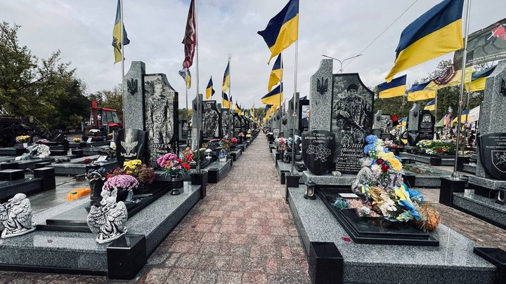 Алея почесних воїнських поховань на Далекосхідному кладовищі
