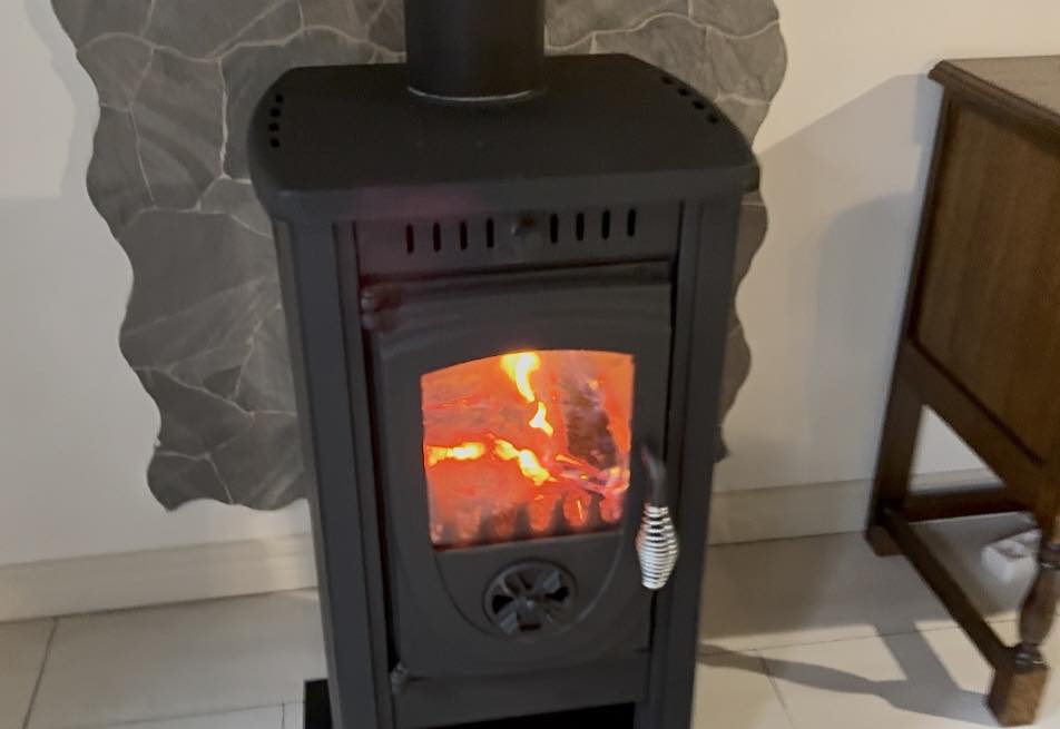 Третя доба без електрики. Відомий музикант показав, як рятує свою колекцію інструментів від замерзання фото 2