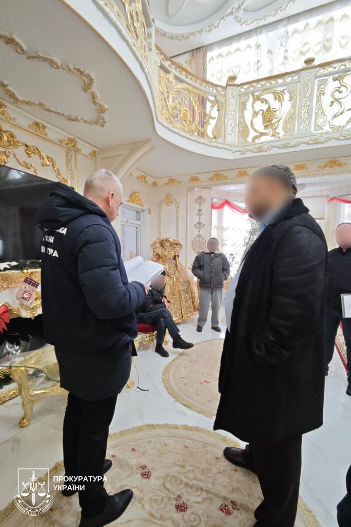 «Кличте Трампа в гості». Мережу вразив інтер’єр у будинку депутата райради фото 2