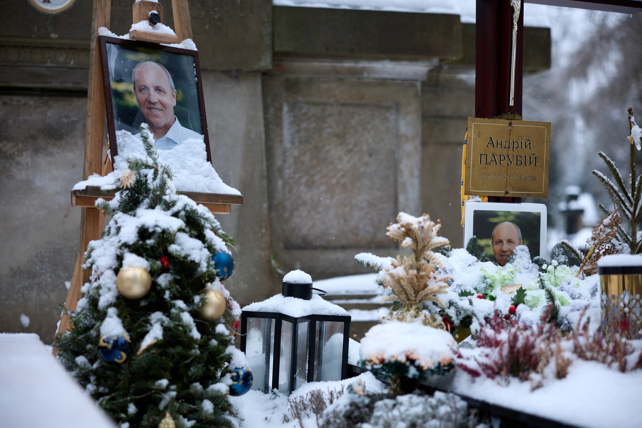 Стефанчук показав, який вигляд має могила Парубія  фото 1