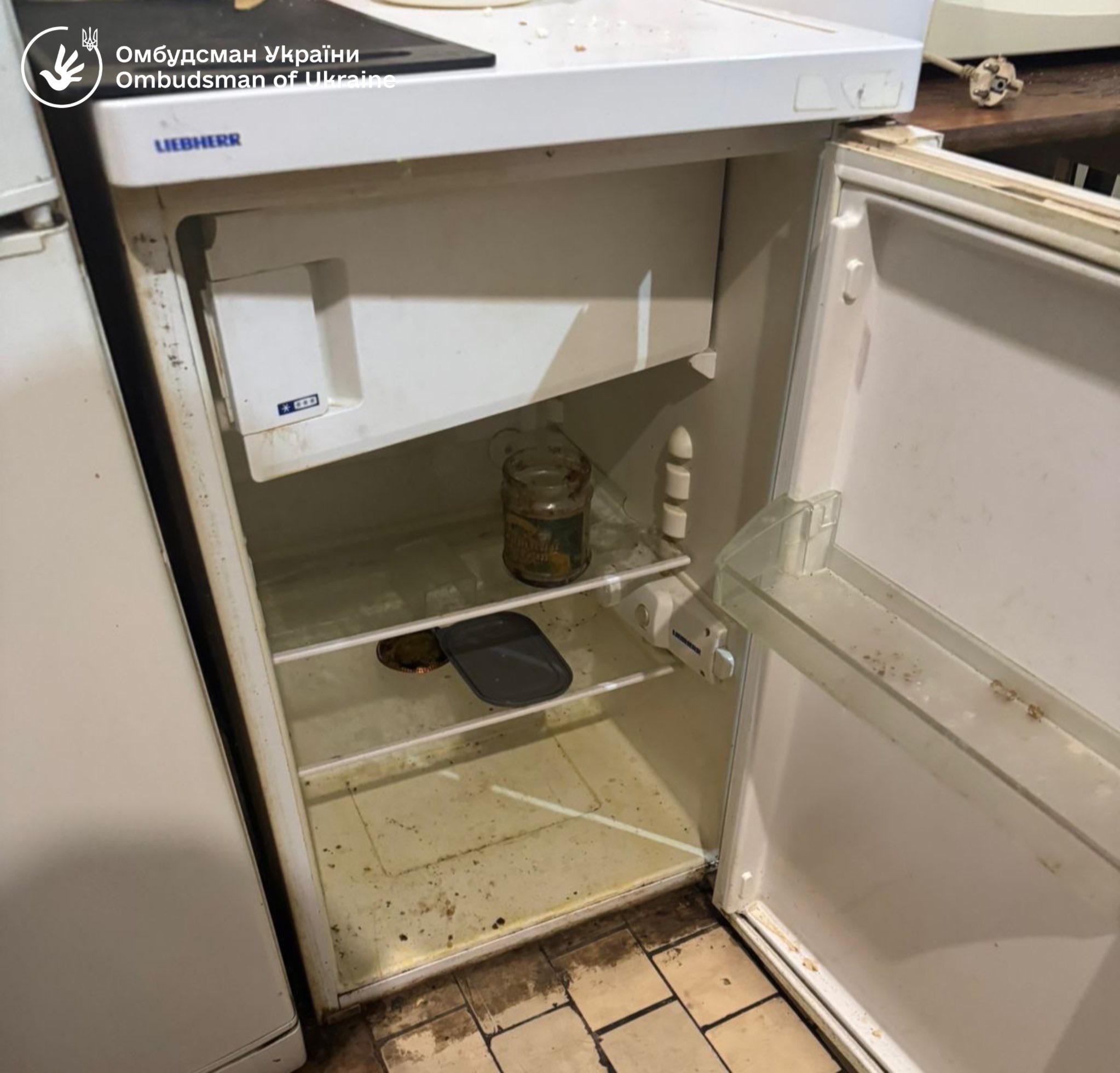 Один туалет на 60 людей: Лубінець показав жахливі умови в Ужгородському ТЦК фото 1