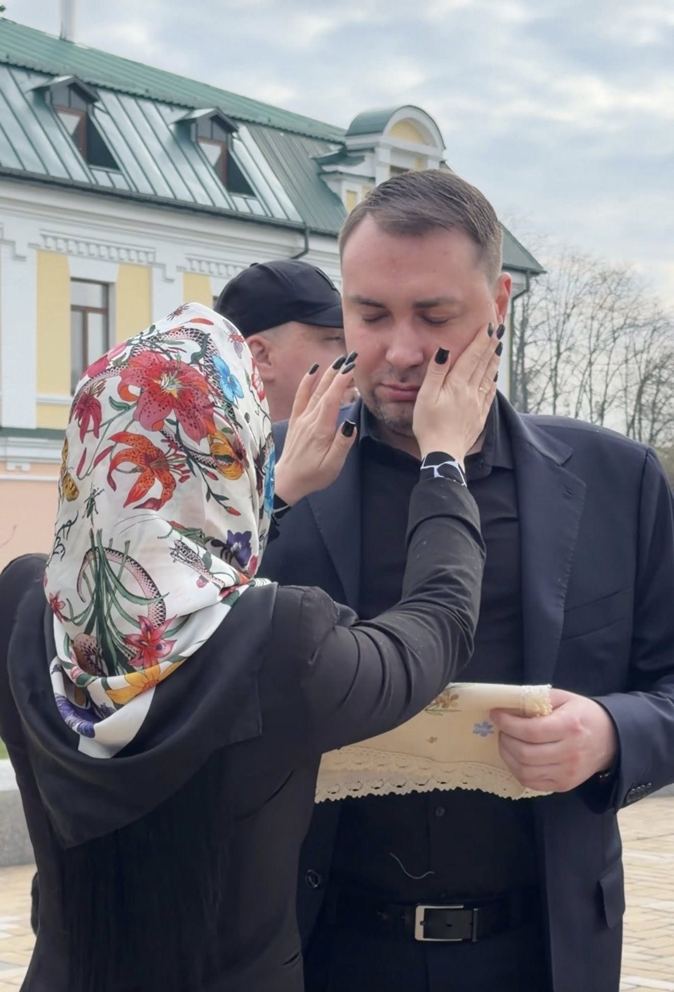 Буданов розповів, що поклав до великоднього кошика фото 1