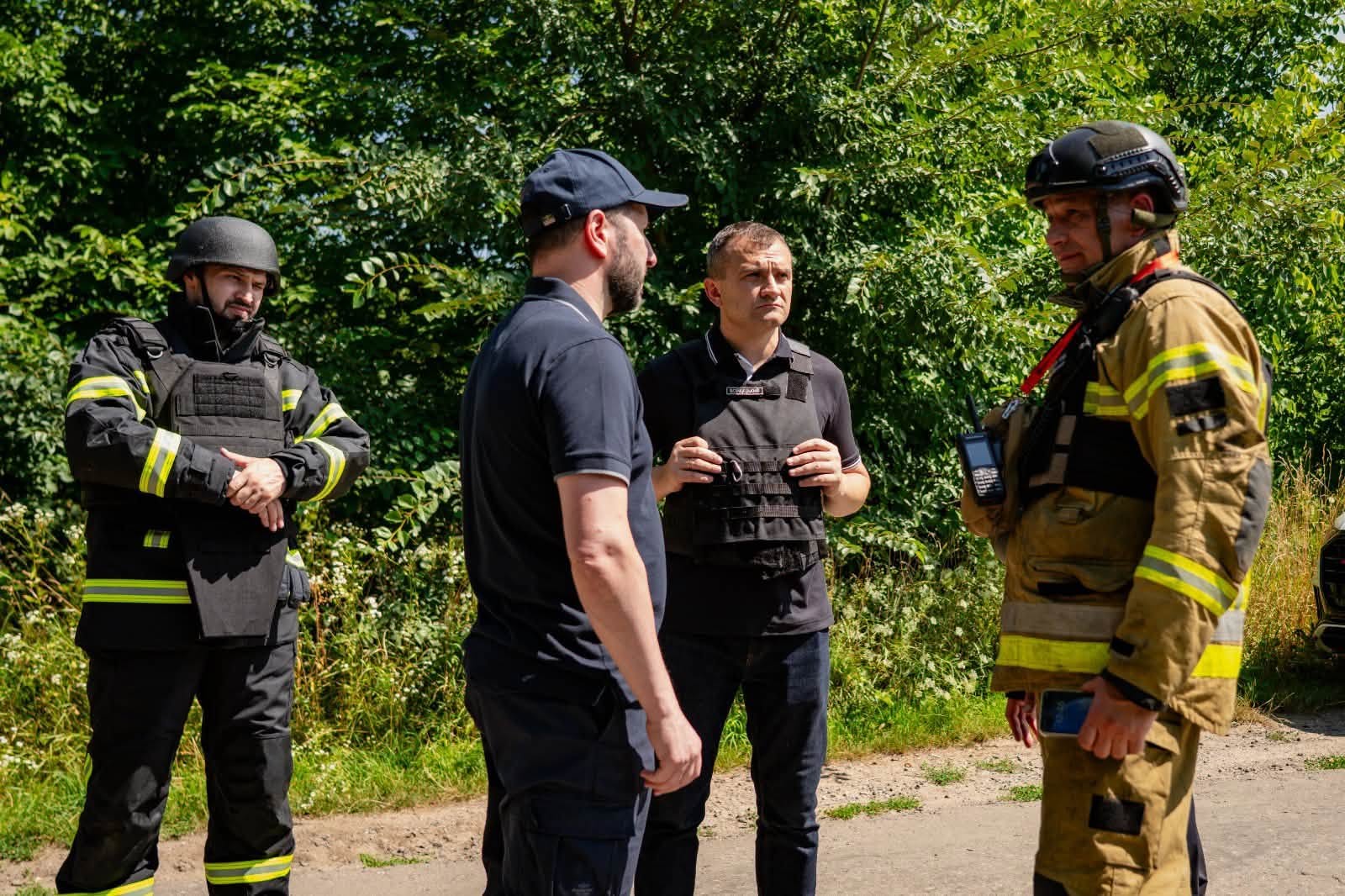 Хмельницький оговтується після вибухів на полігоні, доля п’яти військових і досі невідома фото 1