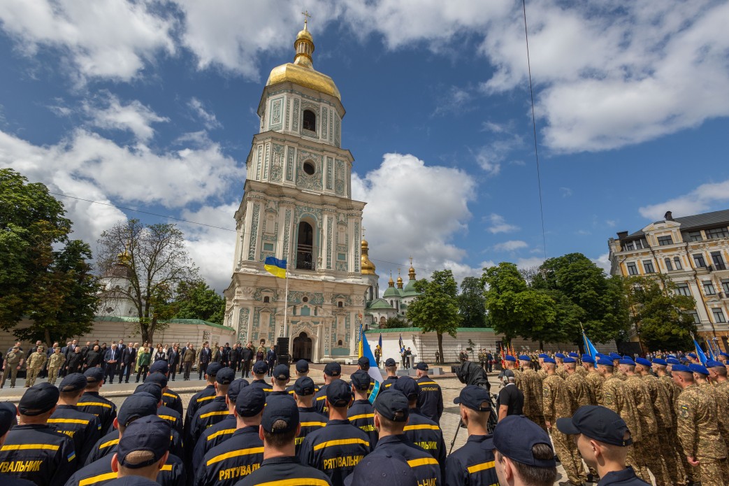 У День Конституції Володимир Зеленський відзначив видатних українців державними нагородами фото 1