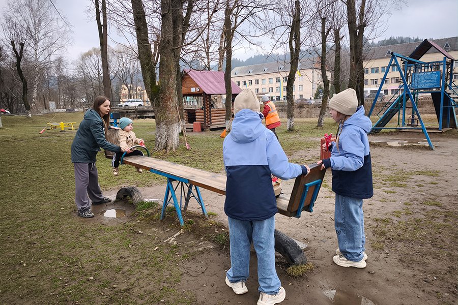 Марія Малиш із дітьми