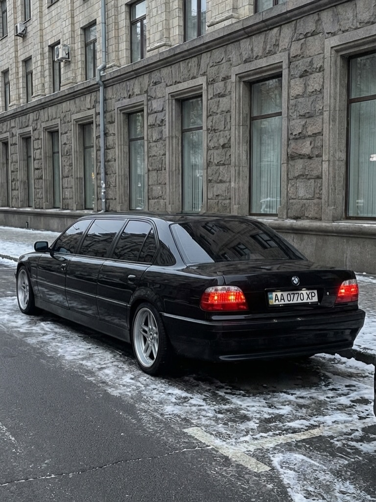 В Україні виставлено на продаж унікальний BMW із джакузі фото 2