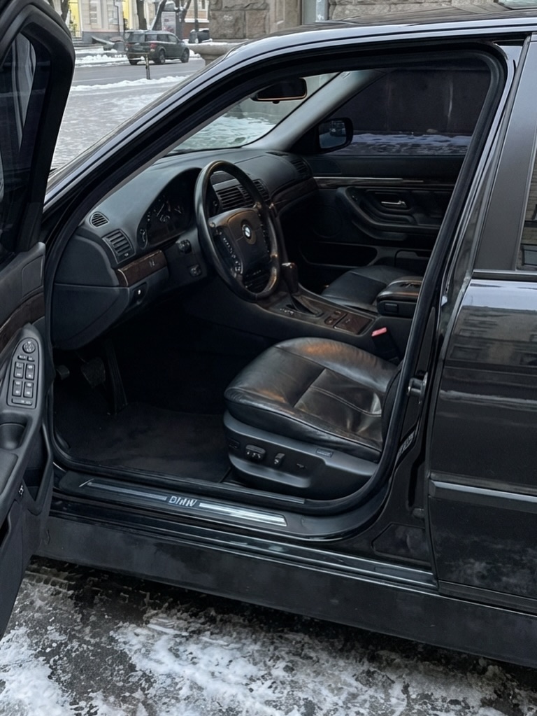 В Україні виставлено на продаж унікальний BMW із джакузі фото 4