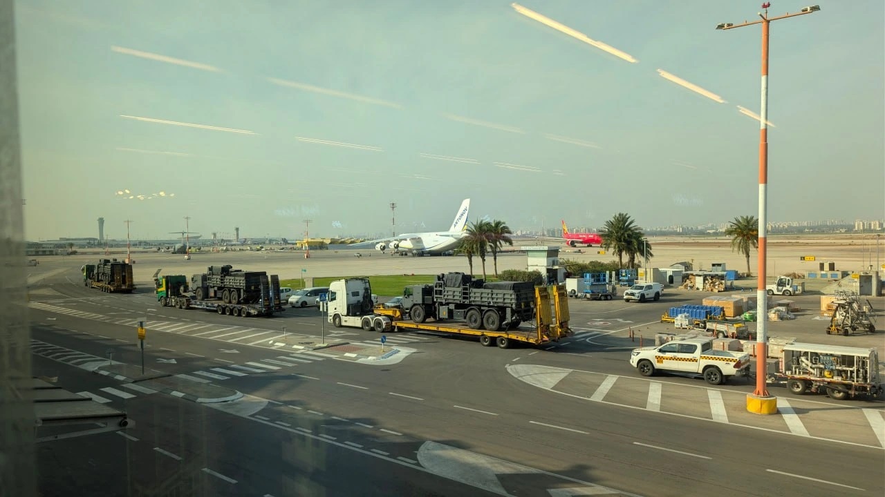 ЗРК Spyder готуються до завантаження в Ан-124 в аеропорту Бен Геріон