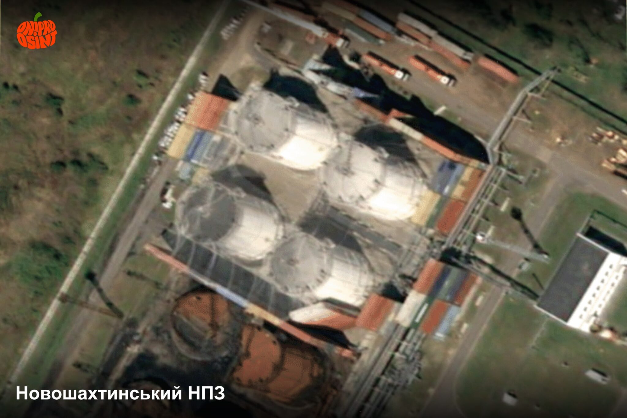 Стіни з вантажних контейнерів на Новошахтинському НПЗ. Вересень 2026. 