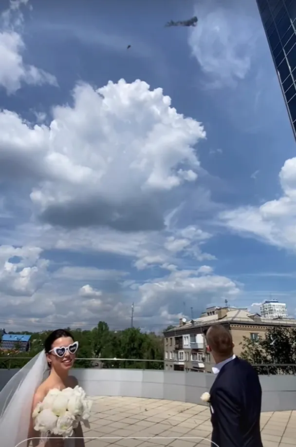 Момент збиття «Шахеда» випадково потрапив на весільне відео у Запоріжжі фото 1