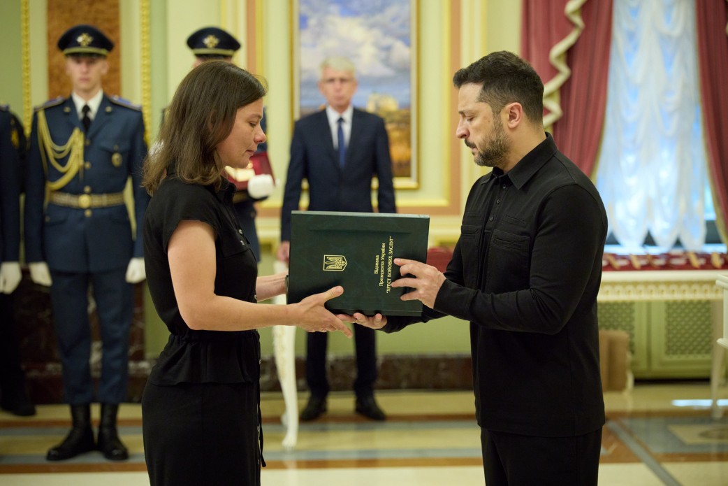 Президент привітав захисників неба зі святом фото 3