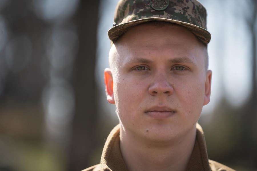 До Нацгвардії Олександр потрапив у 2021 році за призовом на строкову службу, тоді йому було 18